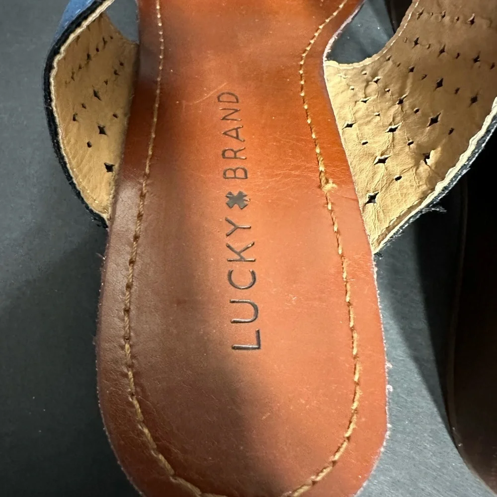 Lucky Brand Blue Women's Sandals size 7 pre owned good condittion.